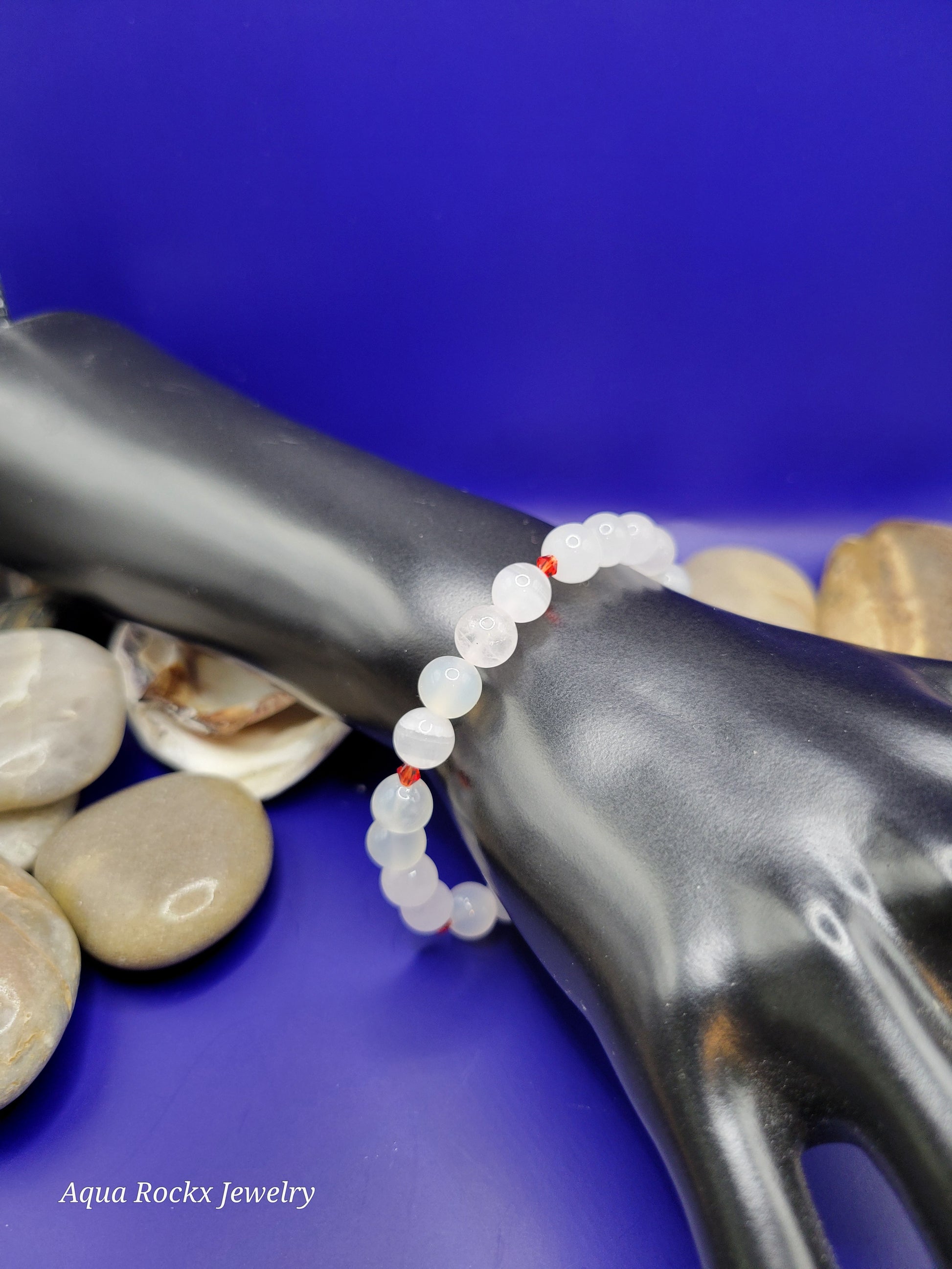 Bracelet with white quartz and red glass beads.
